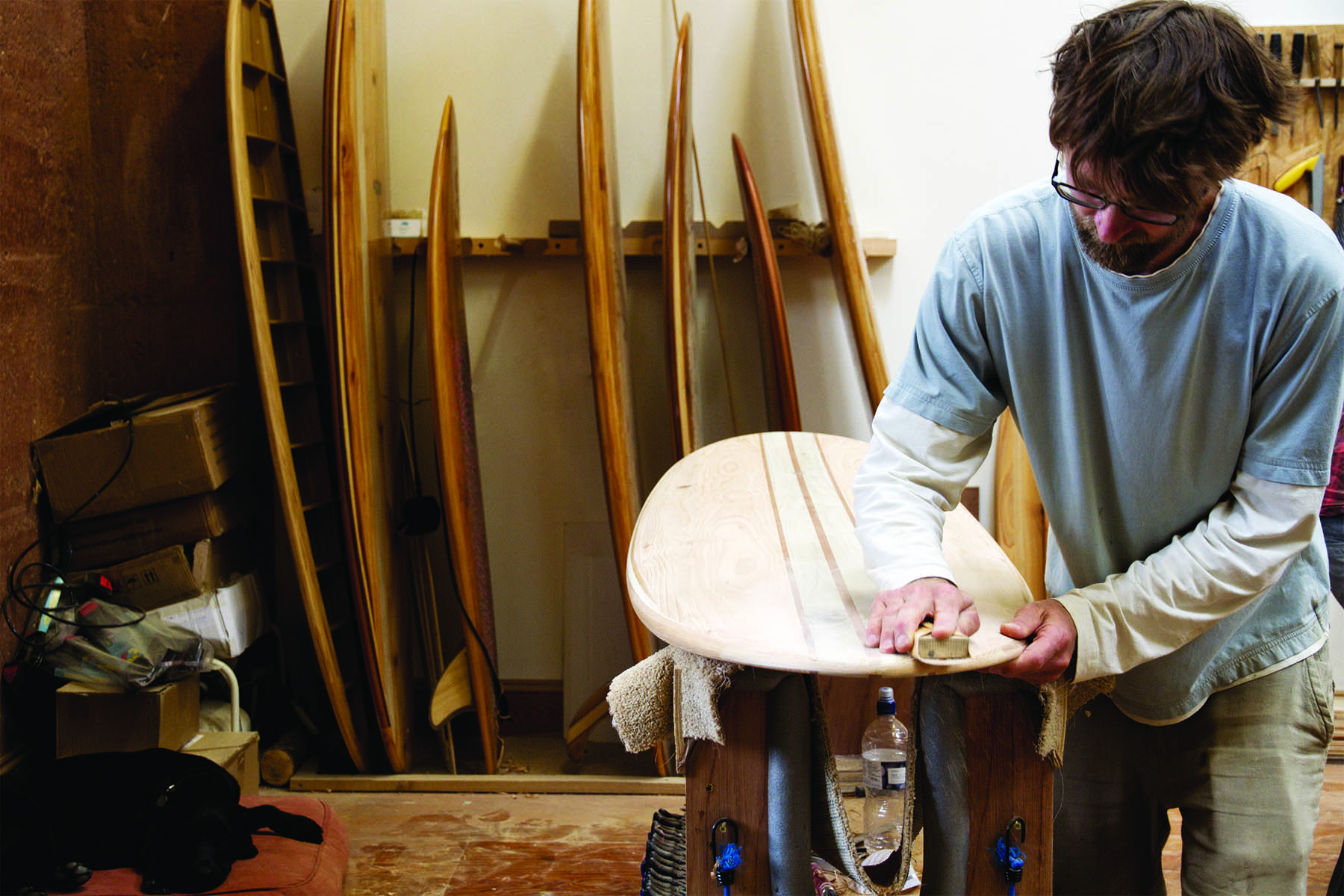 Helen and Duncan otter wooden surfboard workshop cornwall july 2014 duncan sanding