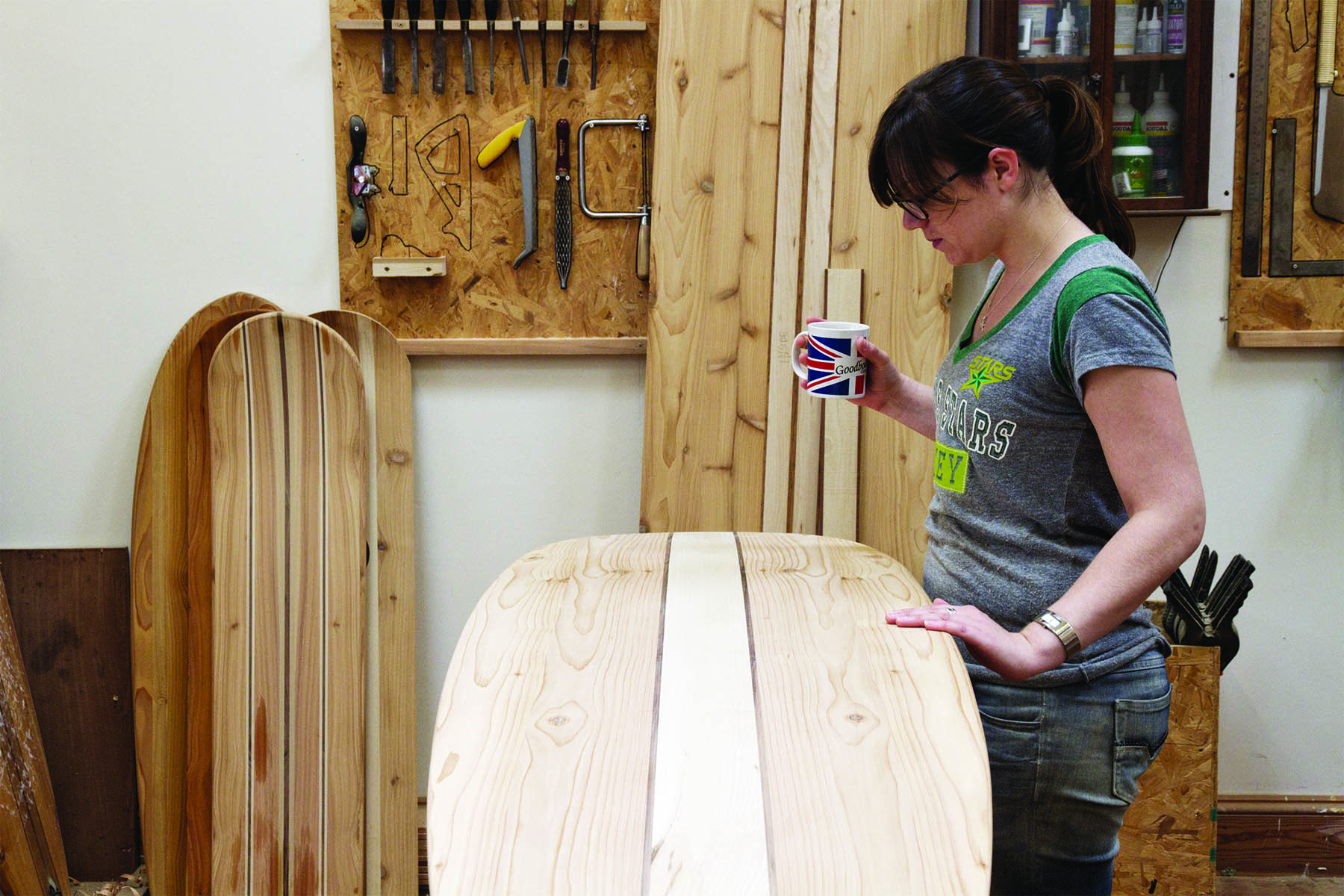 Helen and Duncan otter wooden surfboard workshop cornwall july 2014 helen drinking tea and checking surfboard