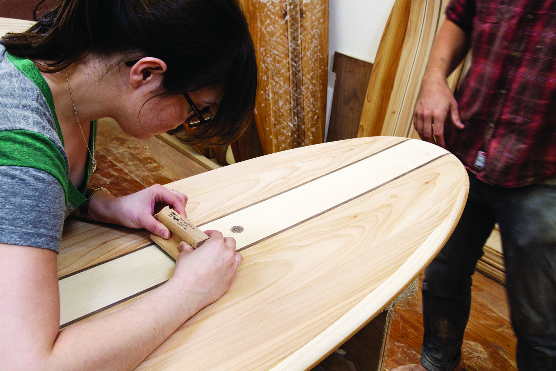 Helen and Duncan otter wooden surfboard workshop cornwall july 2014 helen stamping