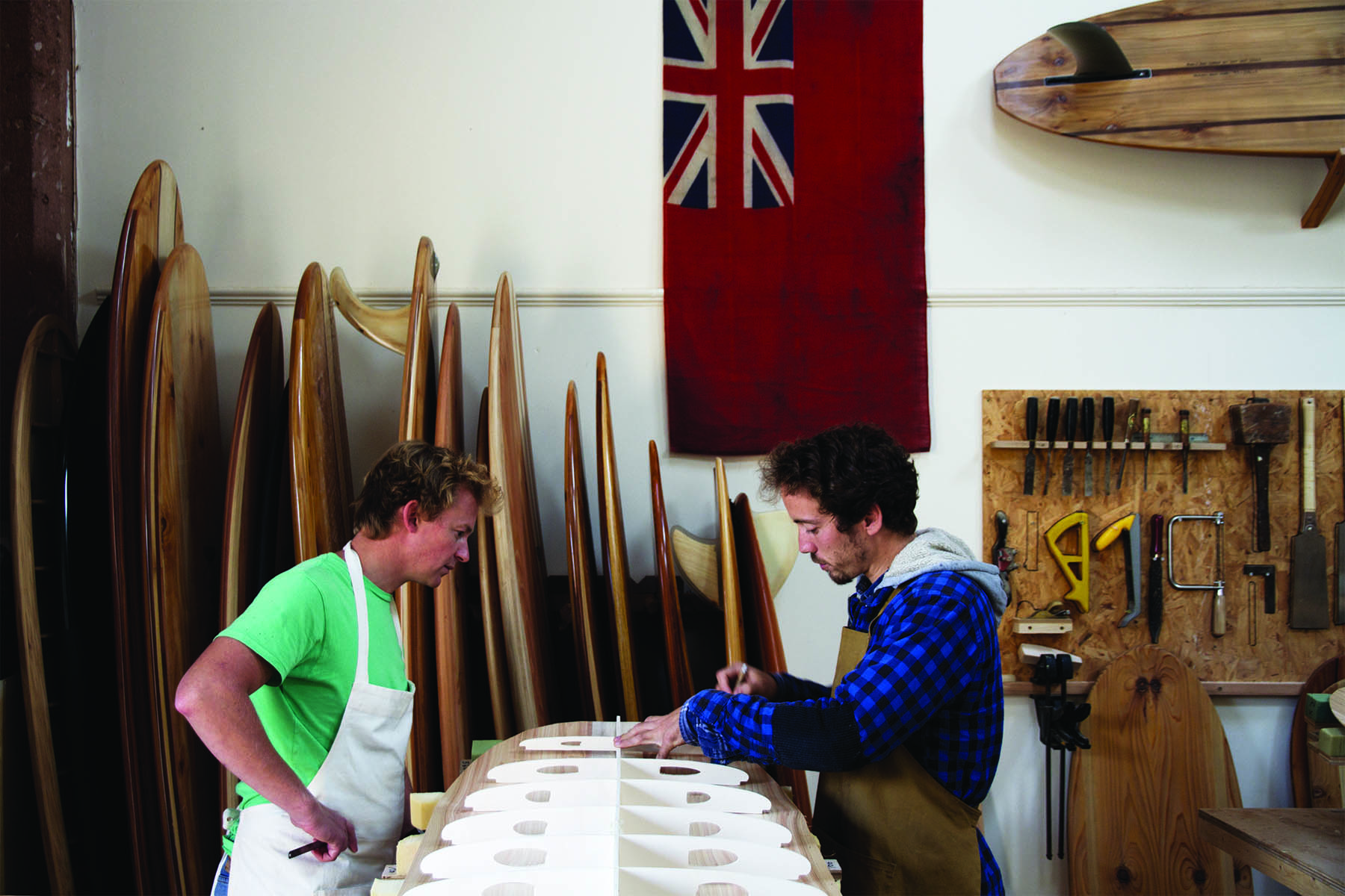 luke and tom otter wooden surfboard workshop october 2014 tom and james marking out