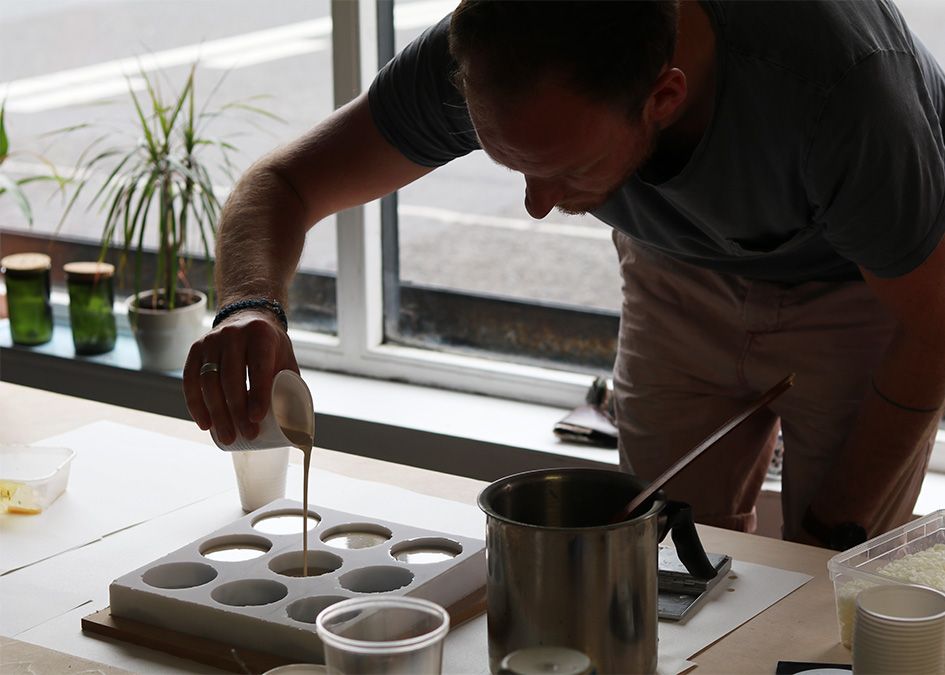 Others surf wax pouring mould