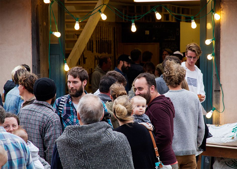 Boards bbq beers crowd