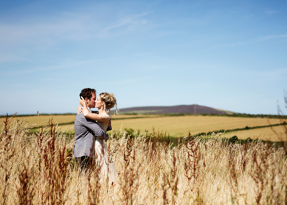 Mr_and_Mrs_Otter_Hay_Kiss_post