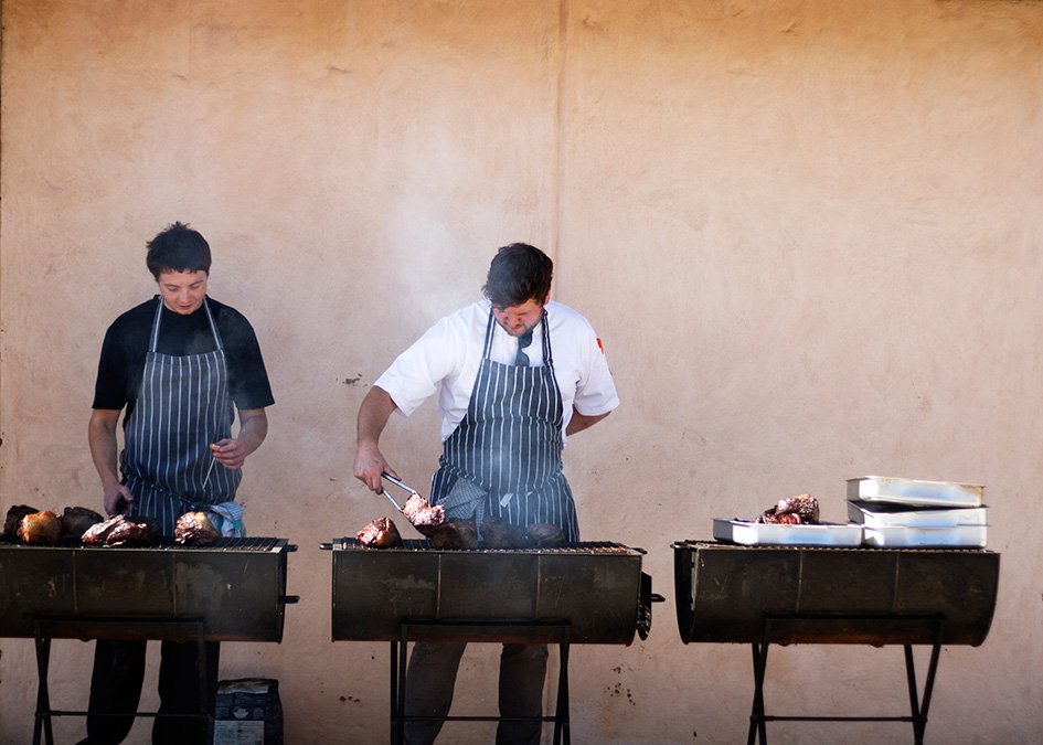 Mr_and_Mrs_Otter_bbq_chefs_post