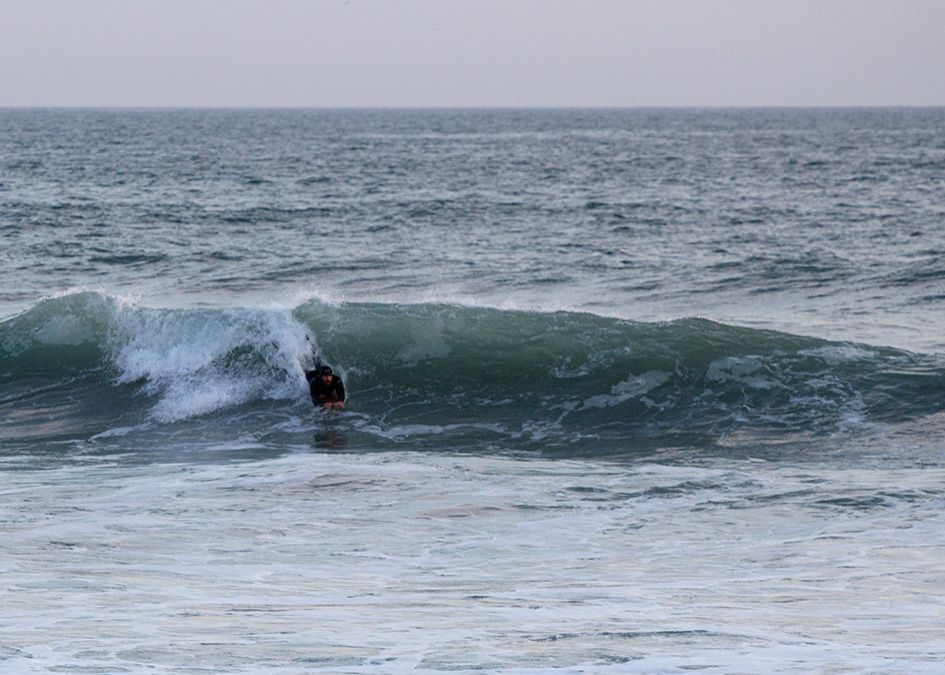 otter bellyboard wave